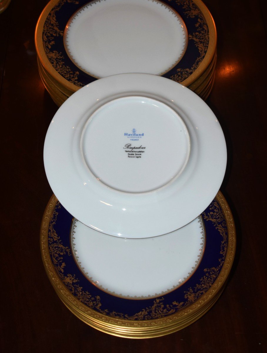 Suite d'Assiettes Haviland , Modèle Pompadour , Bleu De Four Et Incrustation, six assiettes à dessert, 6 assiettes à gâteaux.-photo-7