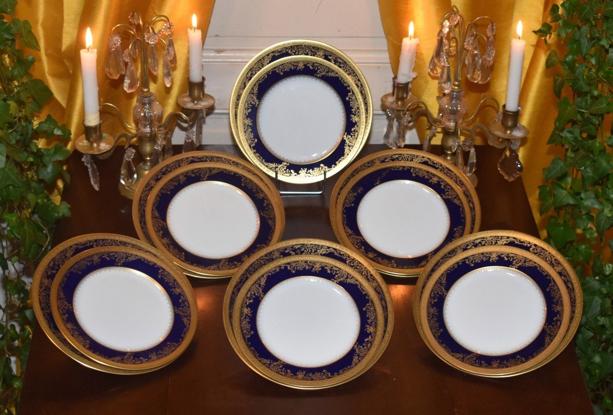 Suite d'Assiettes Haviland , Modèle Pompadour , Bleu De Four Et Incrustation, six assiettes à dessert, 6 assiettes à gâteaux.-photo-8