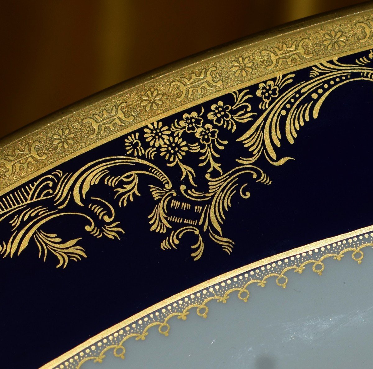 Haviland, Porcelaine  Limoges , Paire De Grands Plats Modèle Pompadour , Bleu De Four Et Double Incrustation or-photo-3