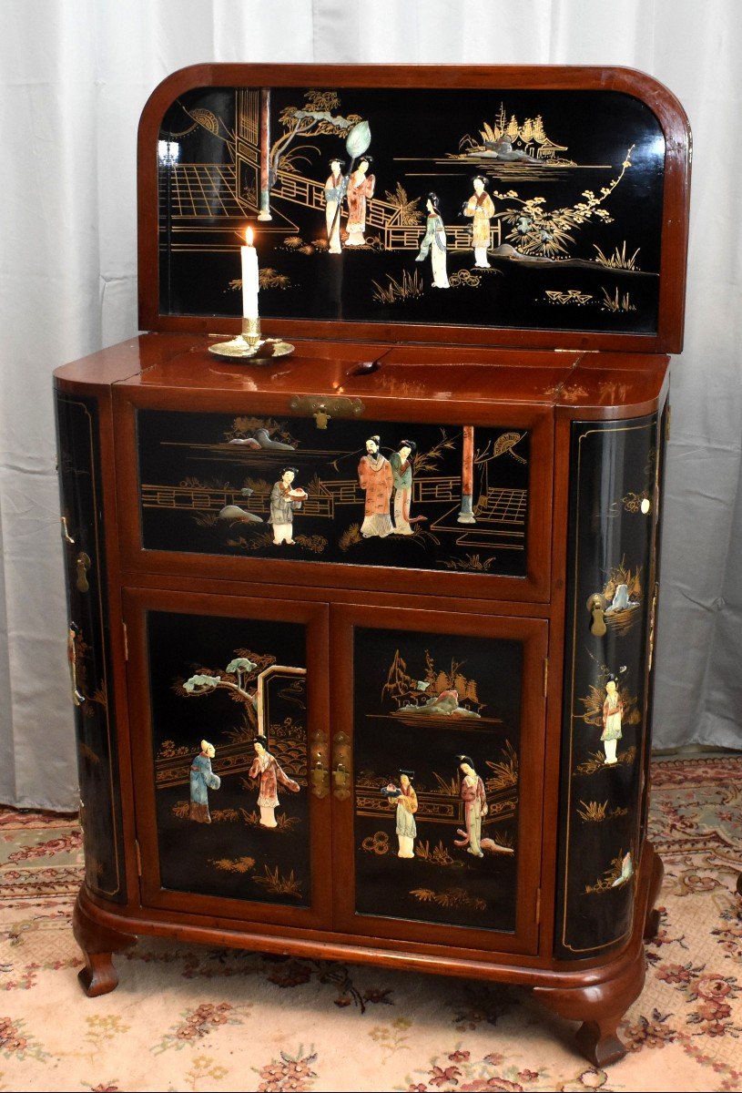 Chinese Bar, Decor Of Characters In Hard Stones And Chinese Lacquer, Animated Scenes,