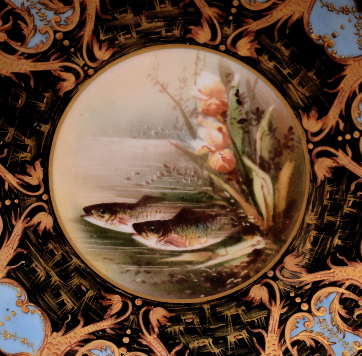 Pouyat Limoges , Rare Assiette Décorative En Porcelaine,  Décor  aquatique entièrement  Peint Main, XIXème. poissons , truites, tritons -photo-1