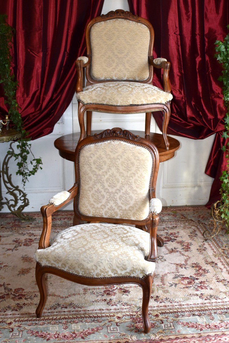 Paire De Fauteuils à La Reine De Style Louis XV En Noyer, Large Dossier, XIXe Siècle. Velours beige clair . assise refaite.-photo-3