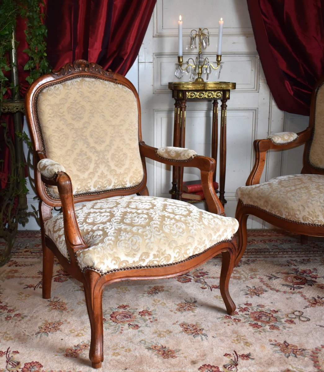 Paire De Fauteuils à La Reine De Style Louis XV En Noyer, Large Dossier, XIXe Siècle. Velours beige clair . assise refaite.-photo-4