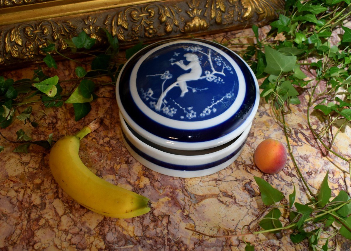 Coffret En Porcelaine De Limoges, Bonbonnière Ronde  Camille Tharaud ,  Boite Décor Chérubin  -photo-3