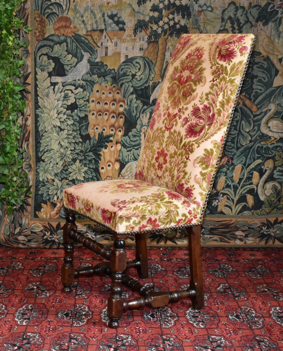  Chaise Louis XIII En Noyer , Dossier Haut et pieds arrière  à forte inclinaison, XVIIe siècle.-photo-3