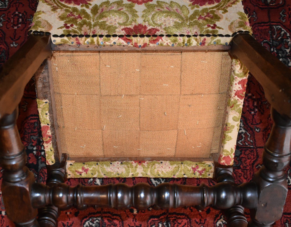  Chaise Louis XIII En Noyer , Dossier Haut et pieds arrière  à forte inclinaison, XVIIe siècle.-photo-8