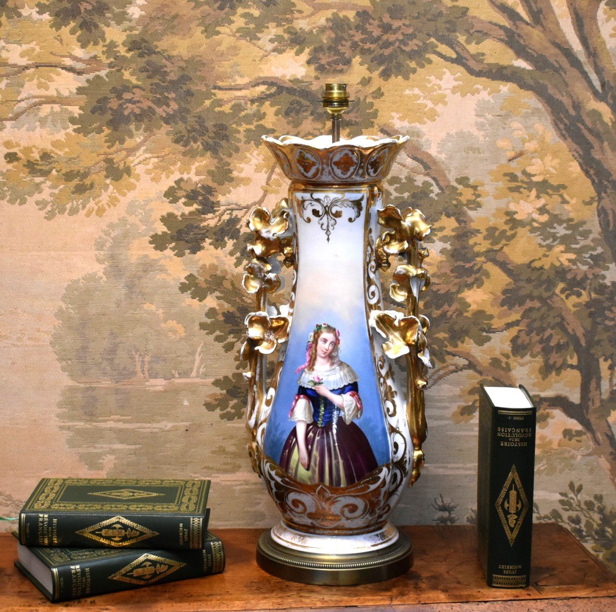 Important Pied De Lampe En Porcelaine Limoges Ou Vieux Paris, époque Louis Philippe , XIXème . décor peint à la main, portrait de jeune femme.