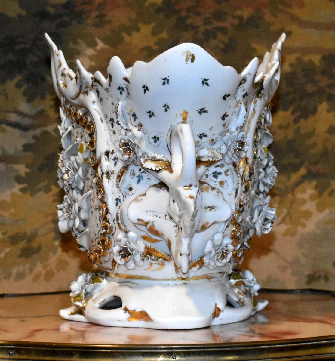 Grande Coupe, Important Vase En Porcelaine De Limoges, Jardinière Napoléon III à Décor En Relief. XIXe.-photo-1