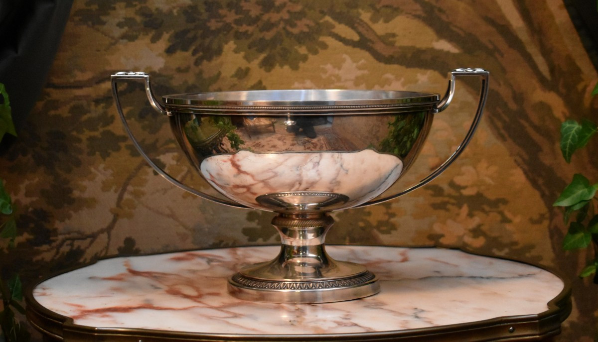 Ravinet d'Enfert, Importante  Coupe Couverte de style Empire , Soupière d'Apparat, Centre De Table En Métal Argenté