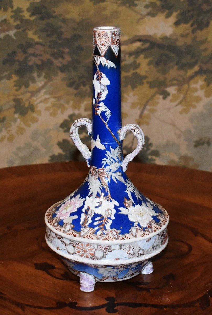 Ceramic Soliflore Vase With Insect And Foliage Decor, Blue Background, Earthenware (japan Or China)-photo-2