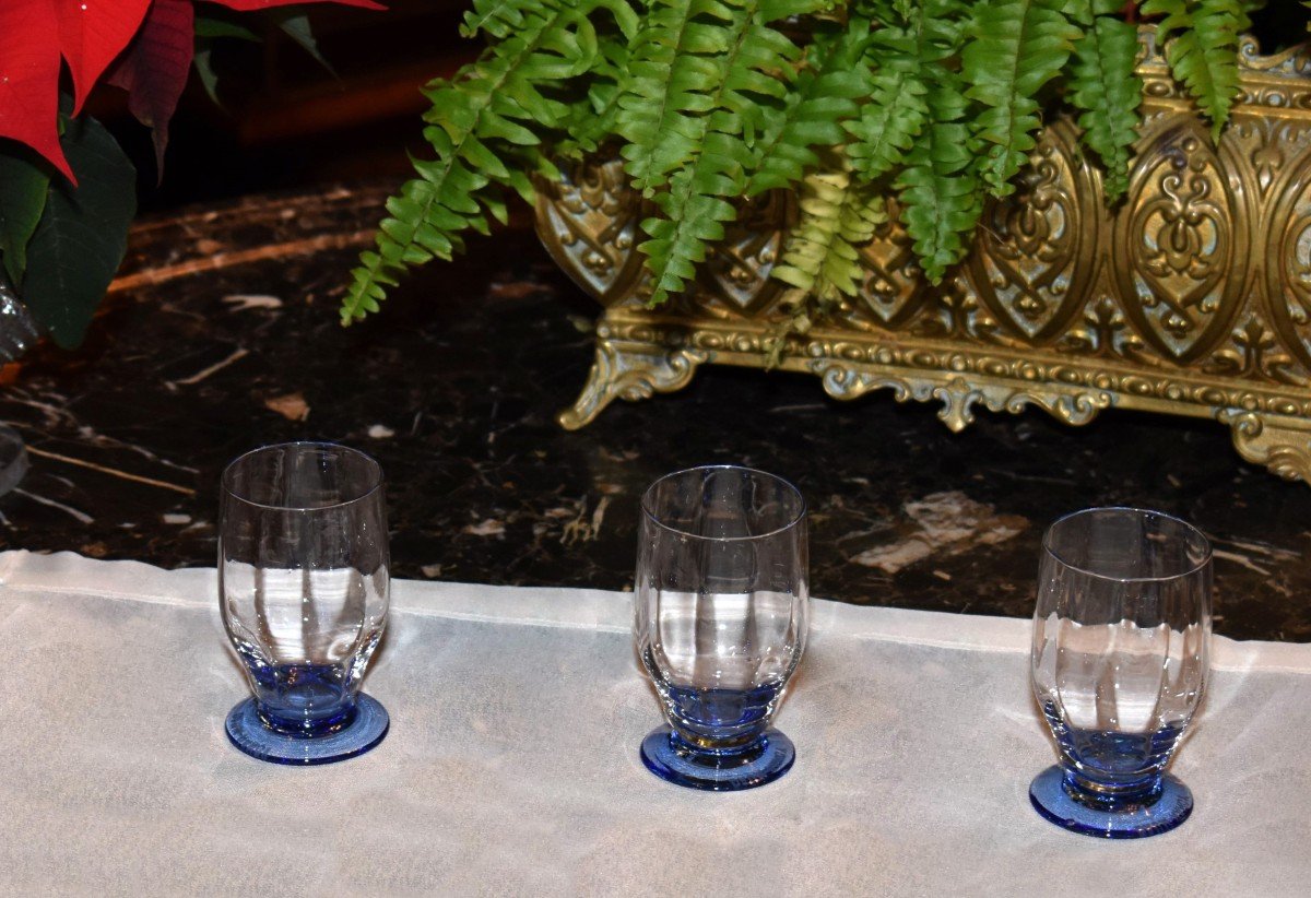 Daum Nancy , Suite De Trois Verres Côtelés Blanc Sur Pied Bleu Période Art - Déco, Vers 1930