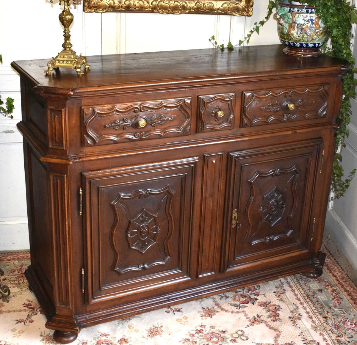 Grand  Buffet Bas à Hauteur d'Appui  En Noyer,  Fin Du XVIIème, Début XVIIIème  -photo-4