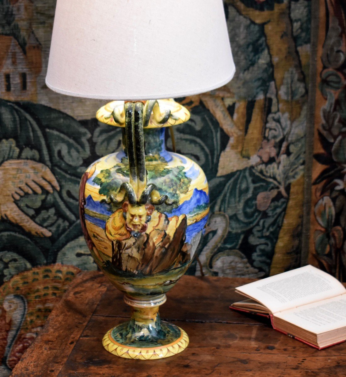 Grande Lampe En Faïence Italienne, Majolique Dans Le Goût d'Urbino, Décor à l'Antique, Fin XIXè-photo-1