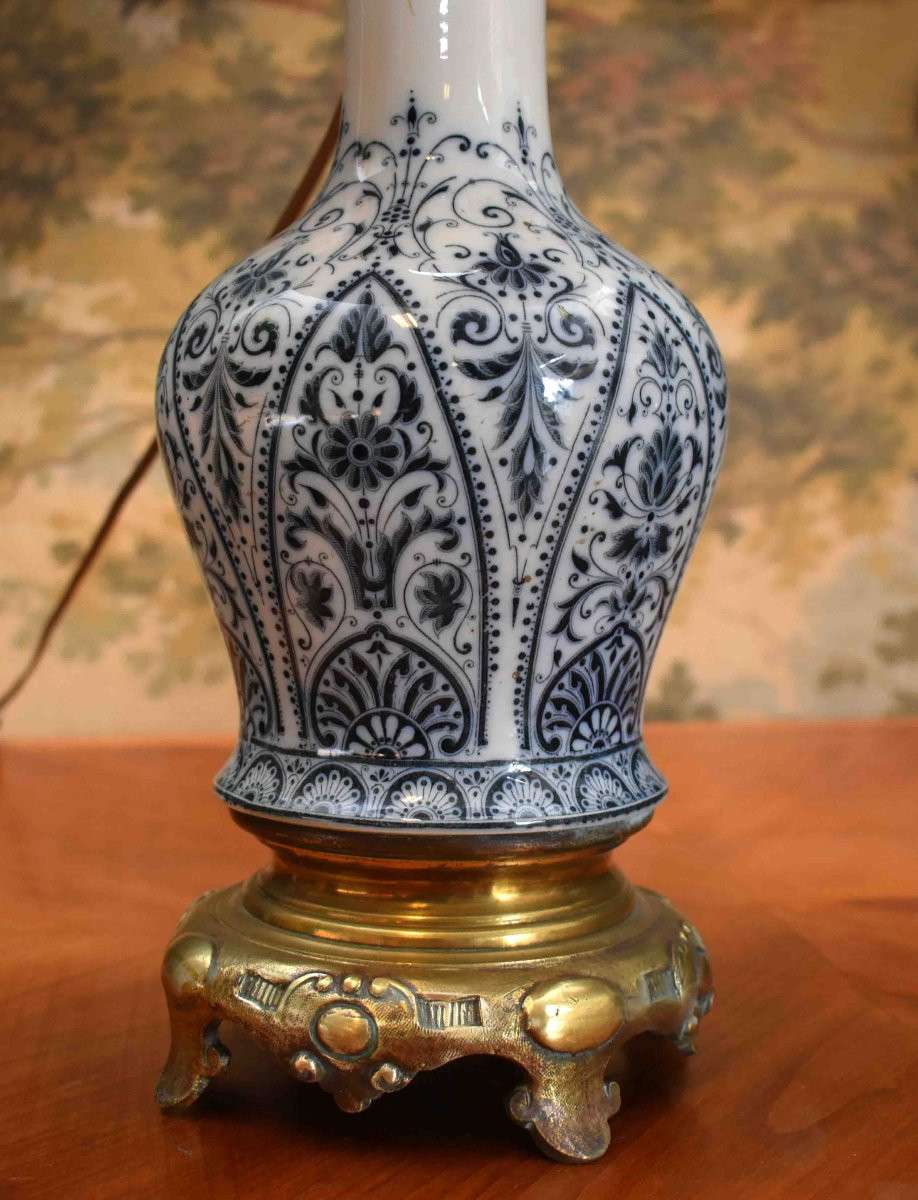 Paire De Lampes En Porcelaine Montées Sur Socle En Bronze, Décor Floral Bleu , Abat-jour Récent-photo-4
