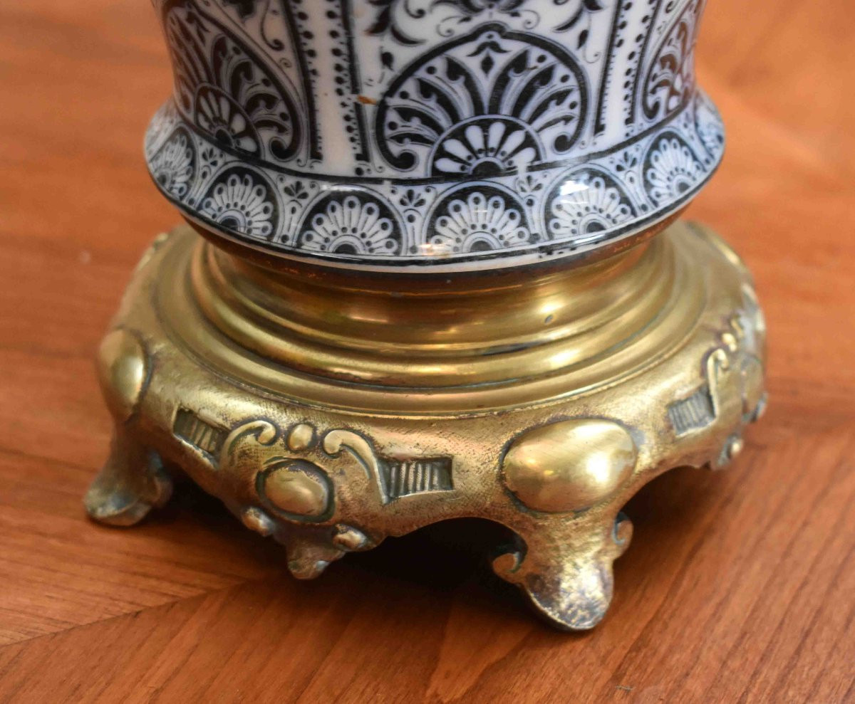 Paire De Lampes En Porcelaine Montées Sur Socle En Bronze, Décor Floral Bleu , Abat-jour Récent-photo-6