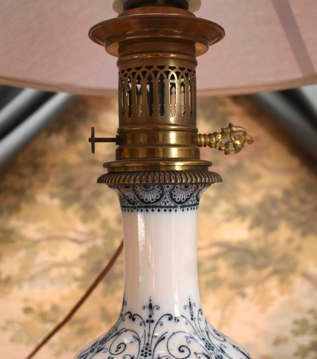Paire De Lampes En Porcelaine Montées Sur Socle En Bronze, Décor Floral Bleu , Abat-jour Récent-photo-7