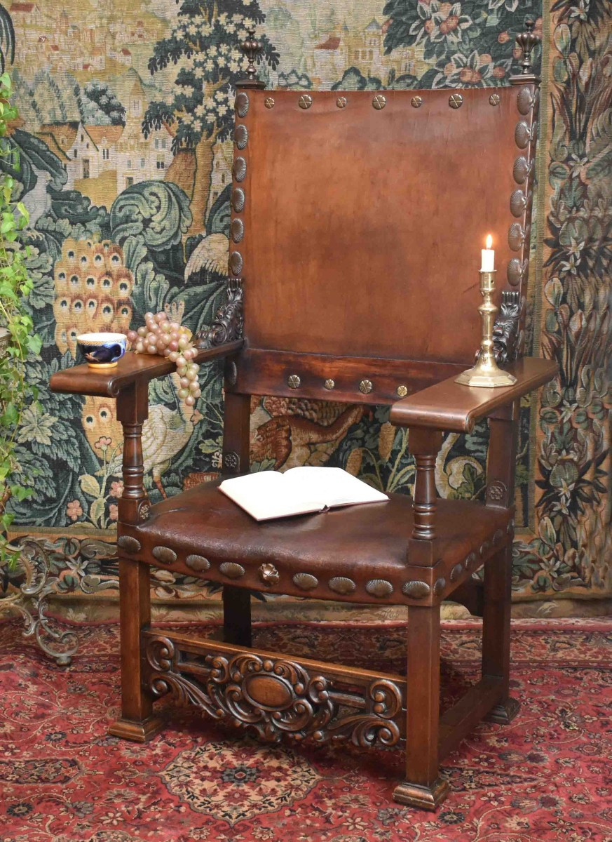 Important Fauteuil d'Apparat De Style  Renaissance Louis XIII , Assise Et Dossier Cuir , XIXe  