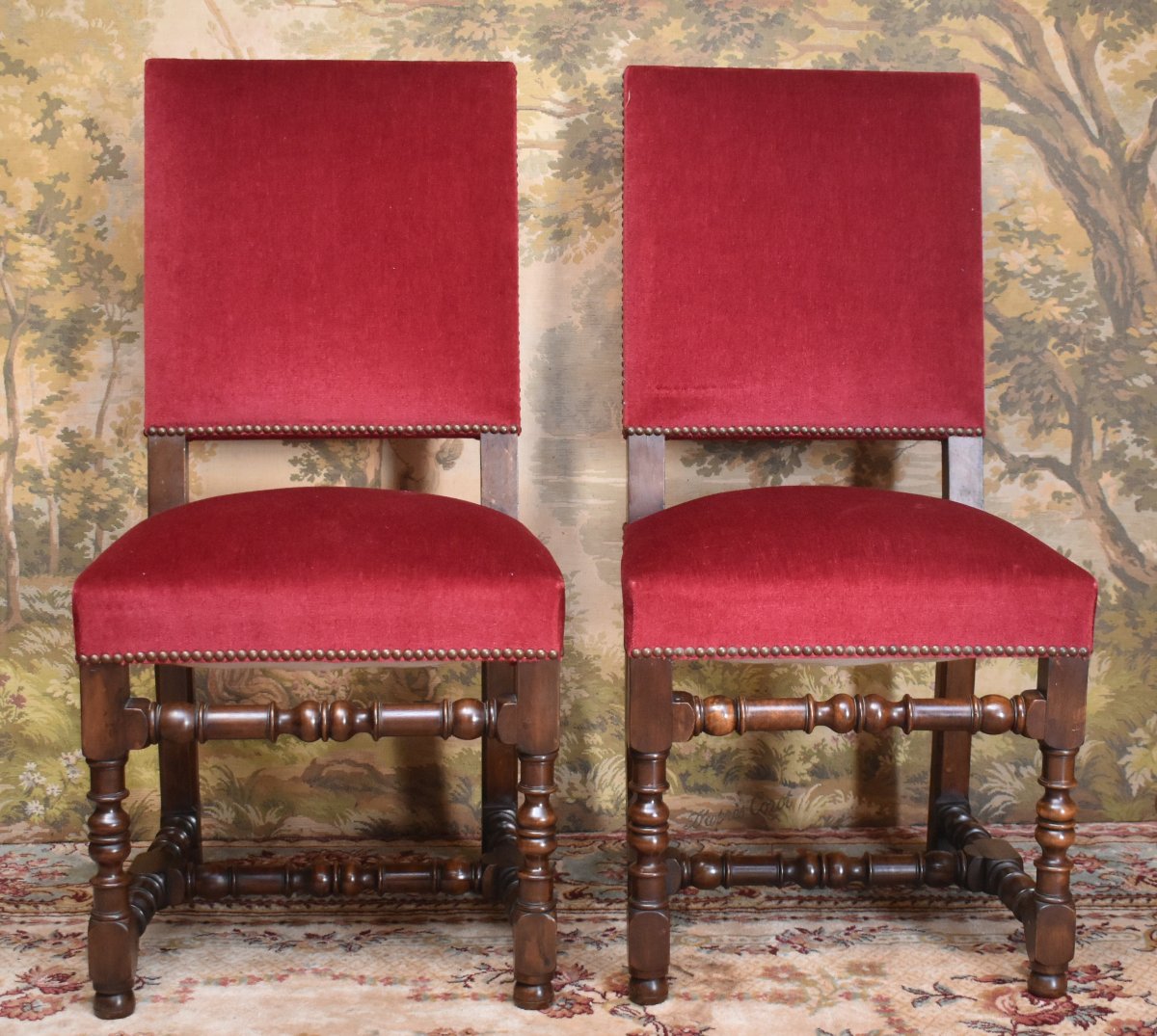 Paire De Chaises De Style Louis XIII  ,  Pieds Balustre,  Dossier Haut, Tissu En Velours Rouge-photo-1