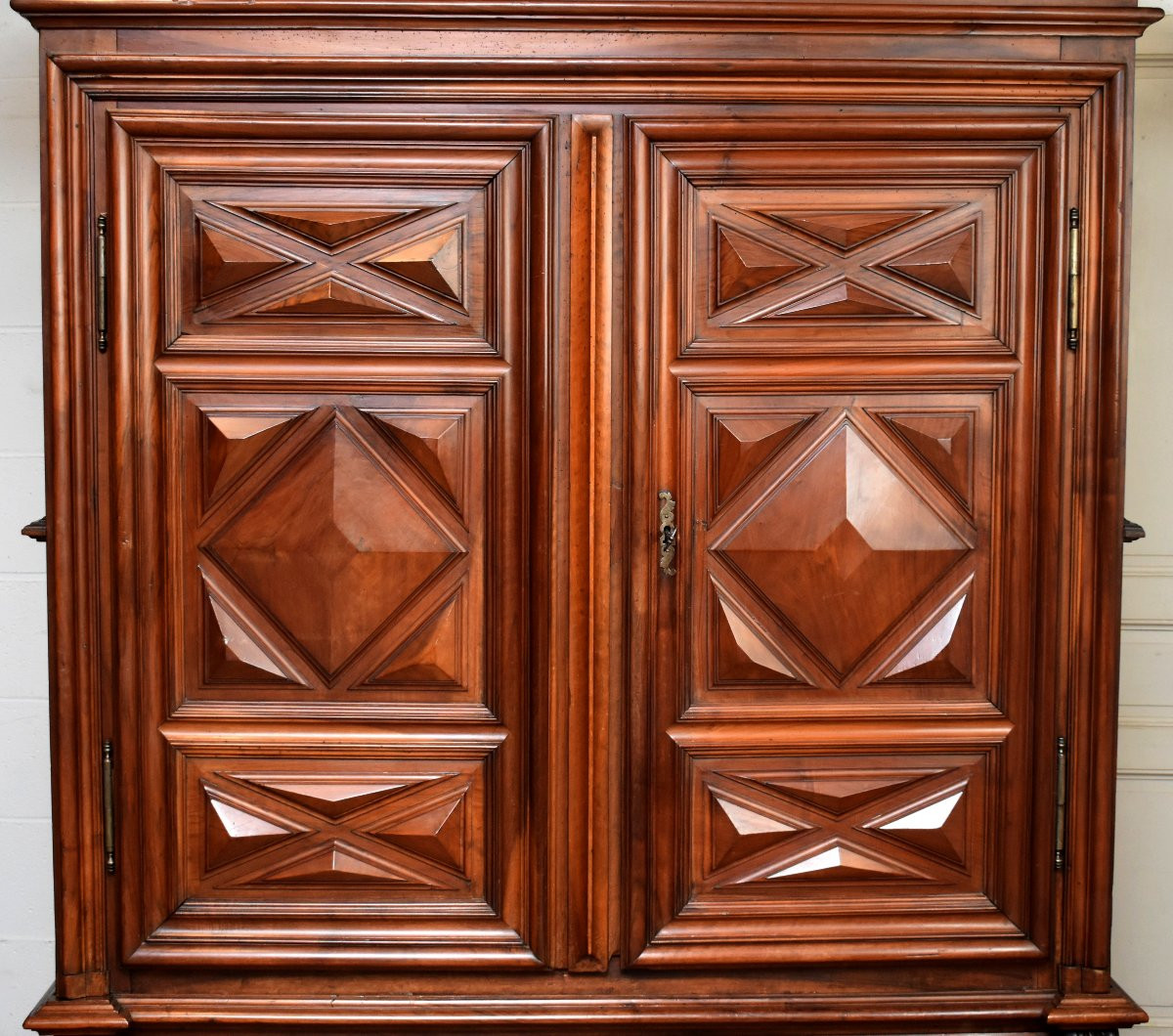 Armoire Louis XIII En Noyer Massif Et 3 Parties , Pointes De Diamants, 2 Portes Et 1 Tiroir ,-photo-2