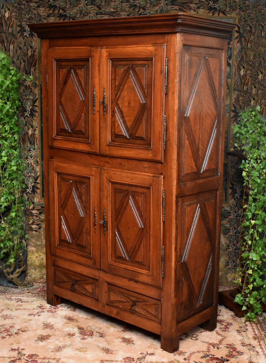 Petite Armoire Louis XIII  à 4 Portes En Noyer, Buffet à Quatre Vantaux , Pointes De Diamants  -photo-3