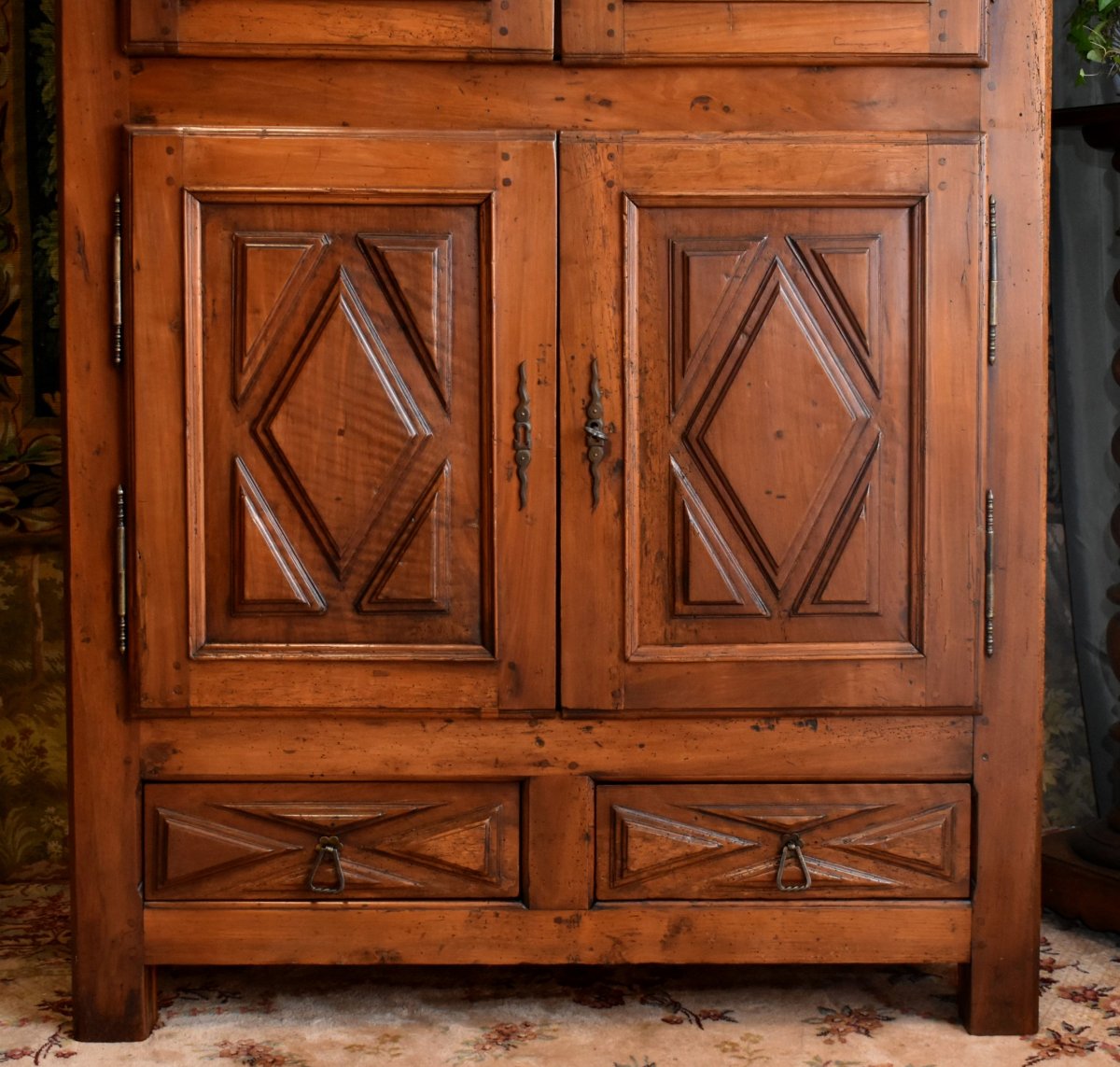Petite Armoire Louis XIII  à 4 Portes En Noyer, Buffet à Quatre Vantaux , Pointes De Diamants  -photo-1