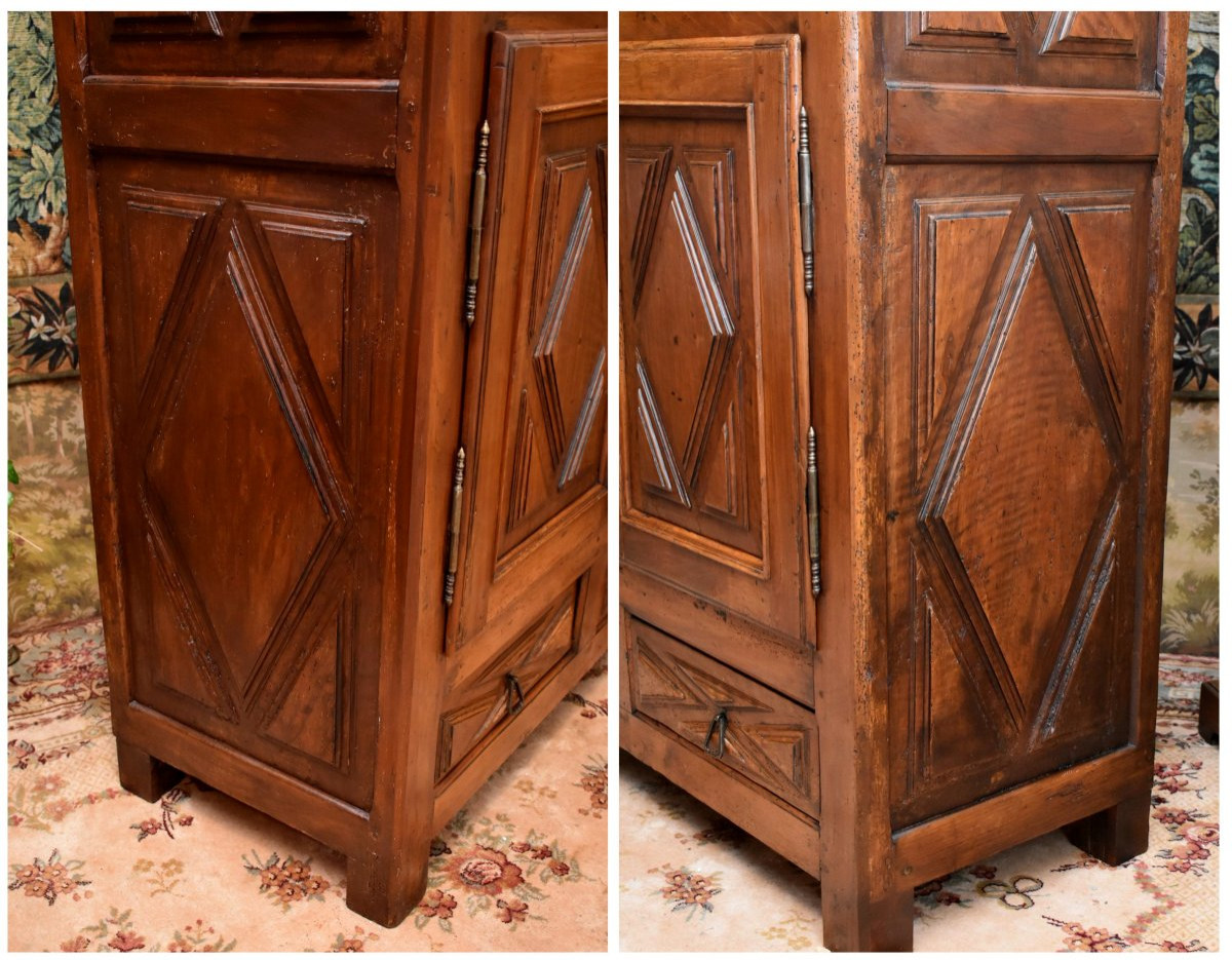 Petite Armoire Louis XIII  à 4 Portes En Noyer, Buffet à Quatre Vantaux , Pointes De Diamants  -photo-4