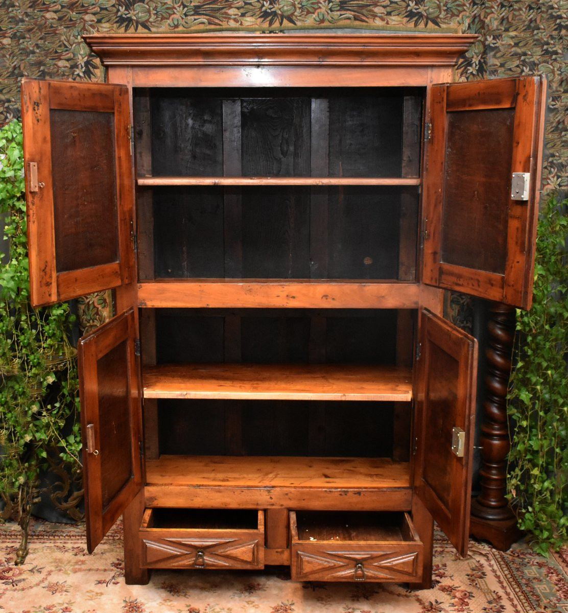 Petite Armoire Louis XIII  à 4 Portes En Noyer, Buffet à Quatre Vantaux , Pointes De Diamants  -photo-7