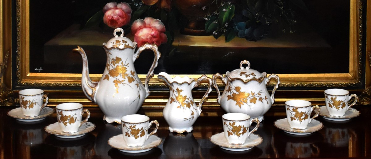 Service à Café En Porcelaine De Limoges , Décor peint main à la Pâte d'Or et  Or Fin ,         