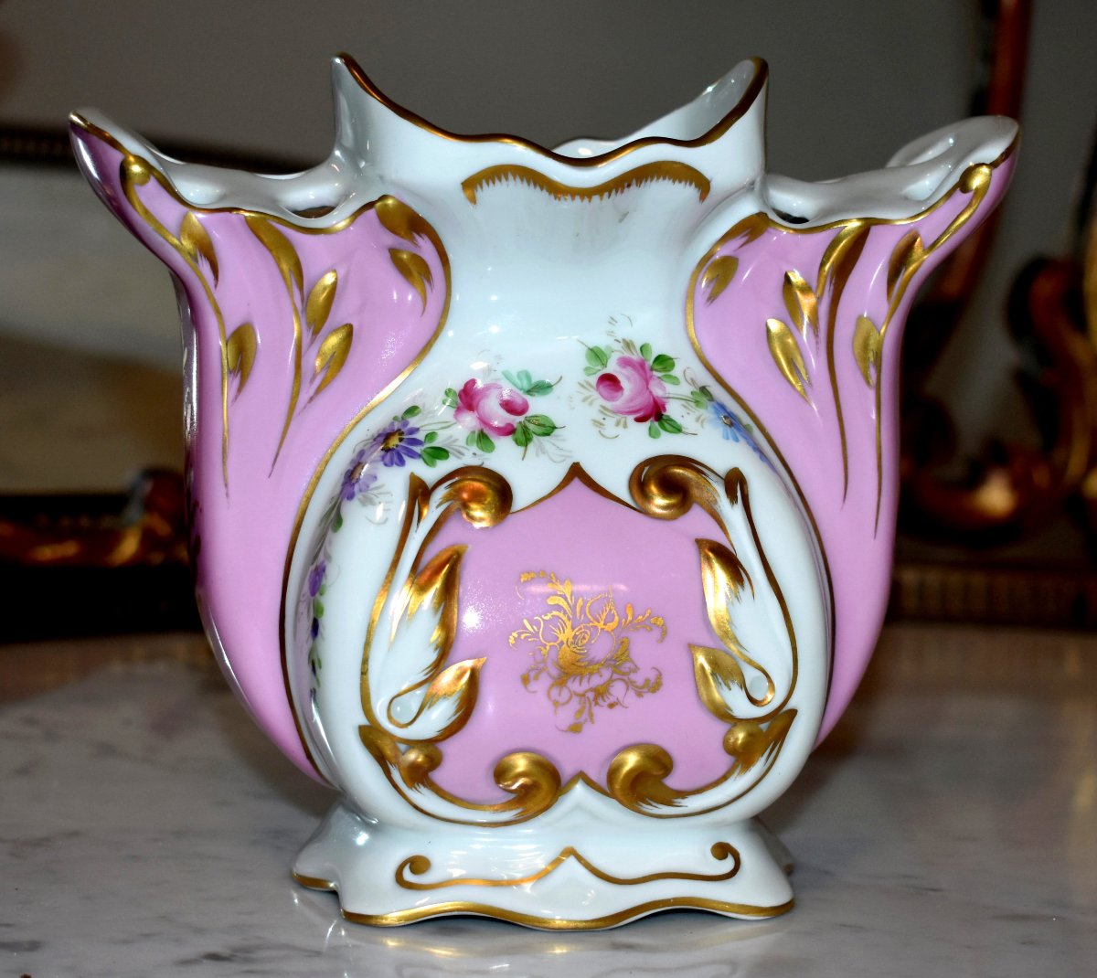  Goudeville , vase  peint &agrave; la main , bouqueti&egrave;re en porcelaine de Limoges d&eacute;cor floral -photo-2