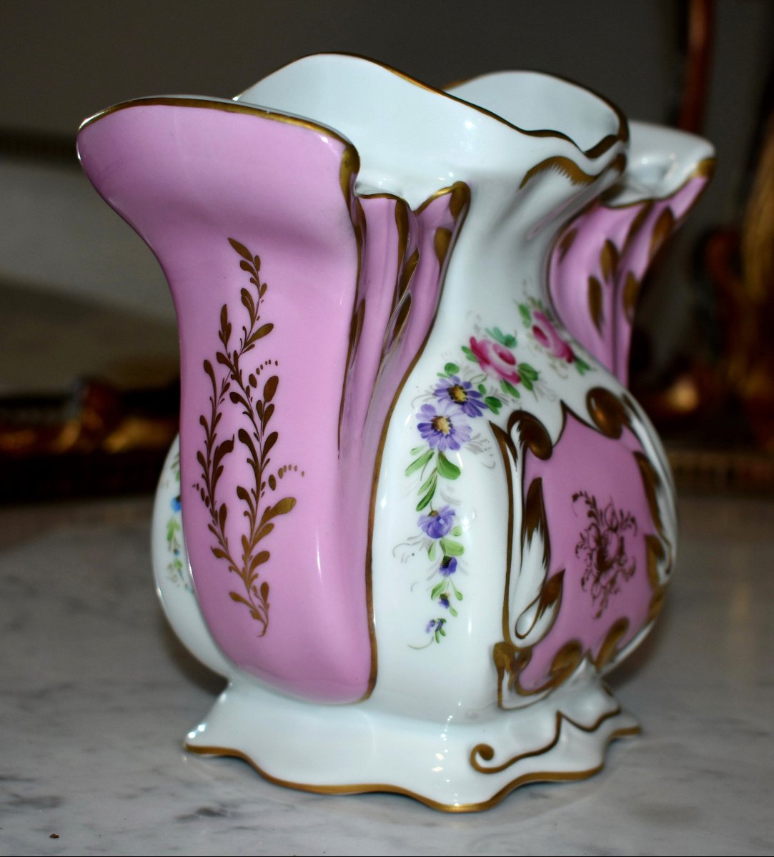  Goudeville , vase  peint &agrave; la main , bouqueti&egrave;re en porcelaine de Limoges d&eacute;cor floral -photo-3