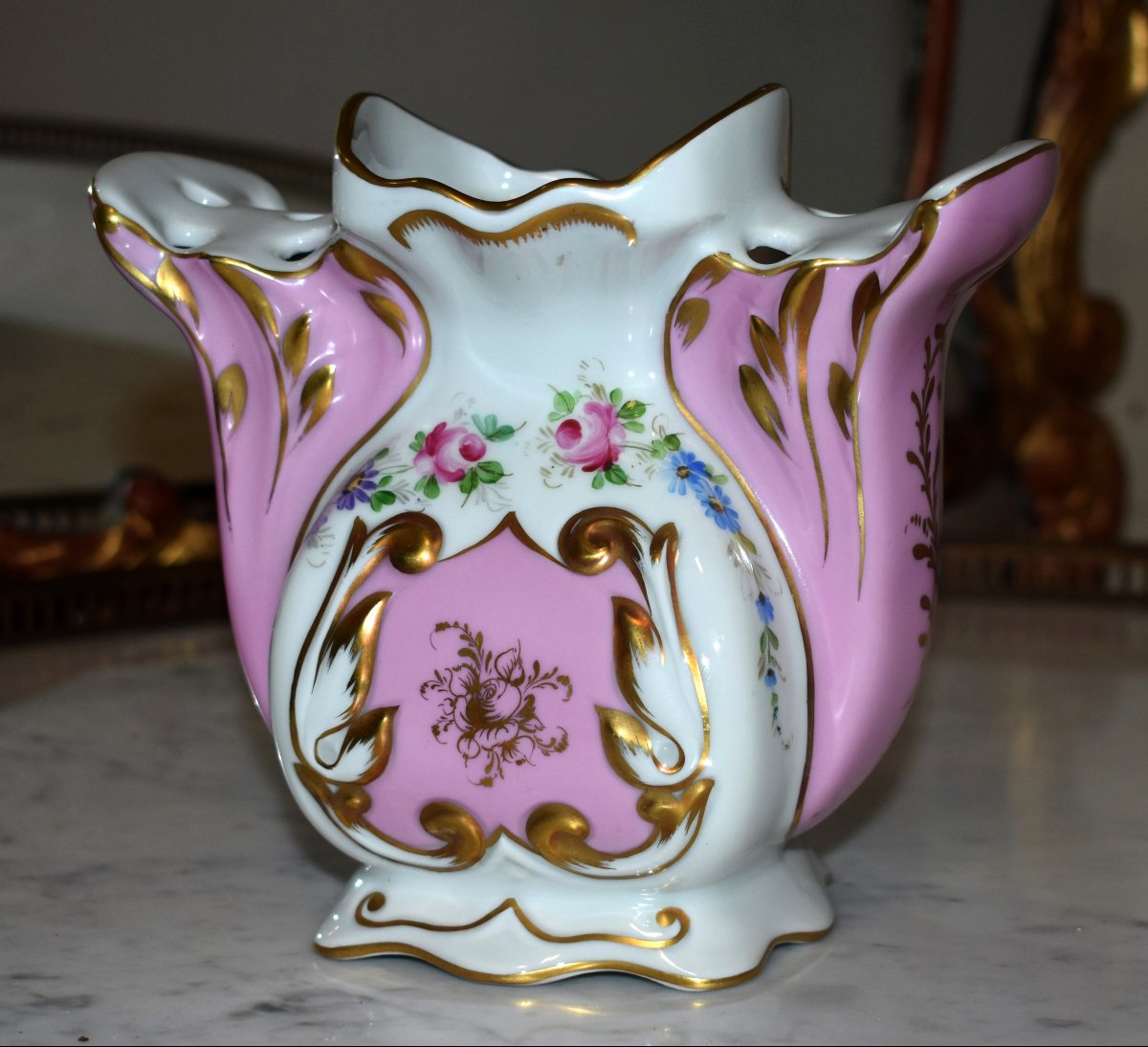  Goudeville , vase  peint &agrave; la main , bouqueti&egrave;re en porcelaine de Limoges d&eacute;cor floral -photo-4