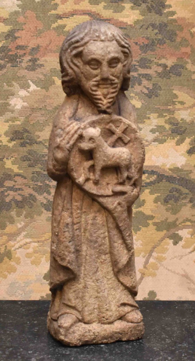 Statue en pierre sculptée, sculpture représentant Saint Jean Baptiste avec l'agneau et la croix