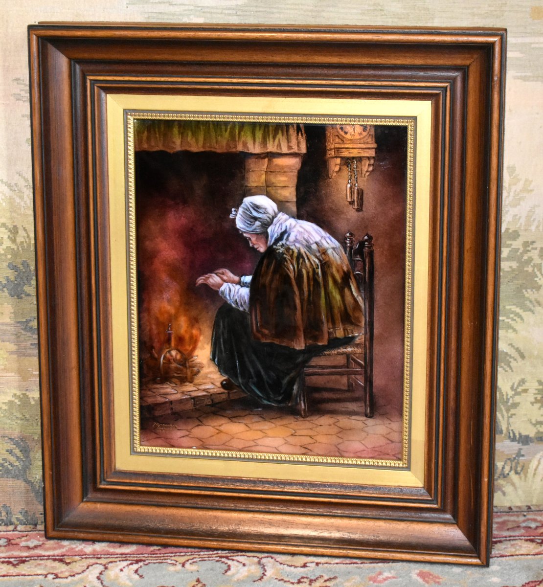 émail sur plaque en cuivre par J.  Granger à Limoges, vieille femme devant un feu de cheminée-photo-2