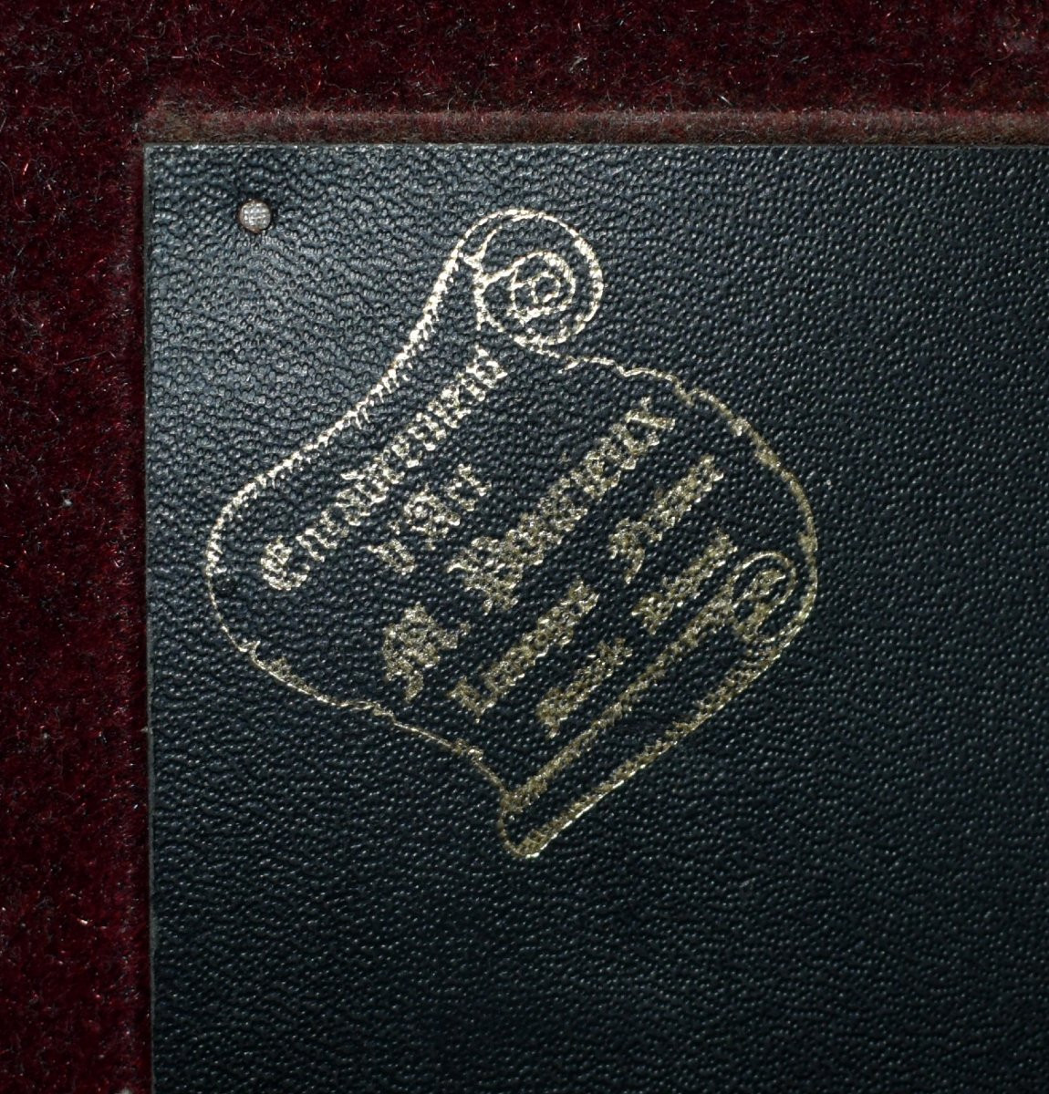 émail sur plaque en cuivre par J.  Granger à Limoges, vieille femme devant un feu de cheminée-photo-7