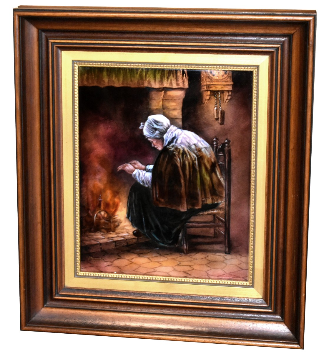 émail sur plaque en cuivre par J.  Granger à Limoges, vieille femme devant un feu de cheminée