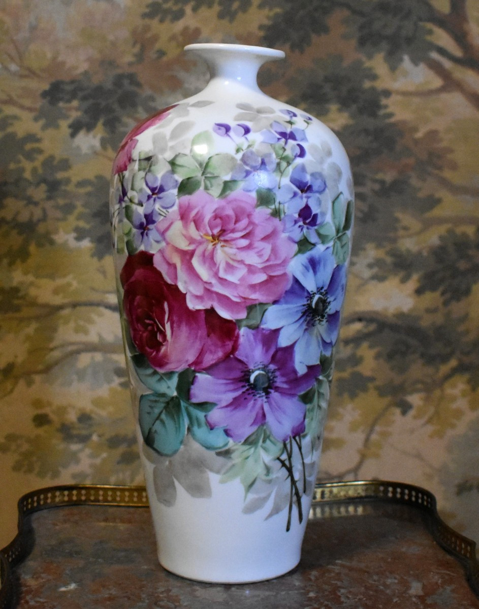 Manufacture Pouyat , Grand vase en porcelaine de Limoges à décor de fleurs
