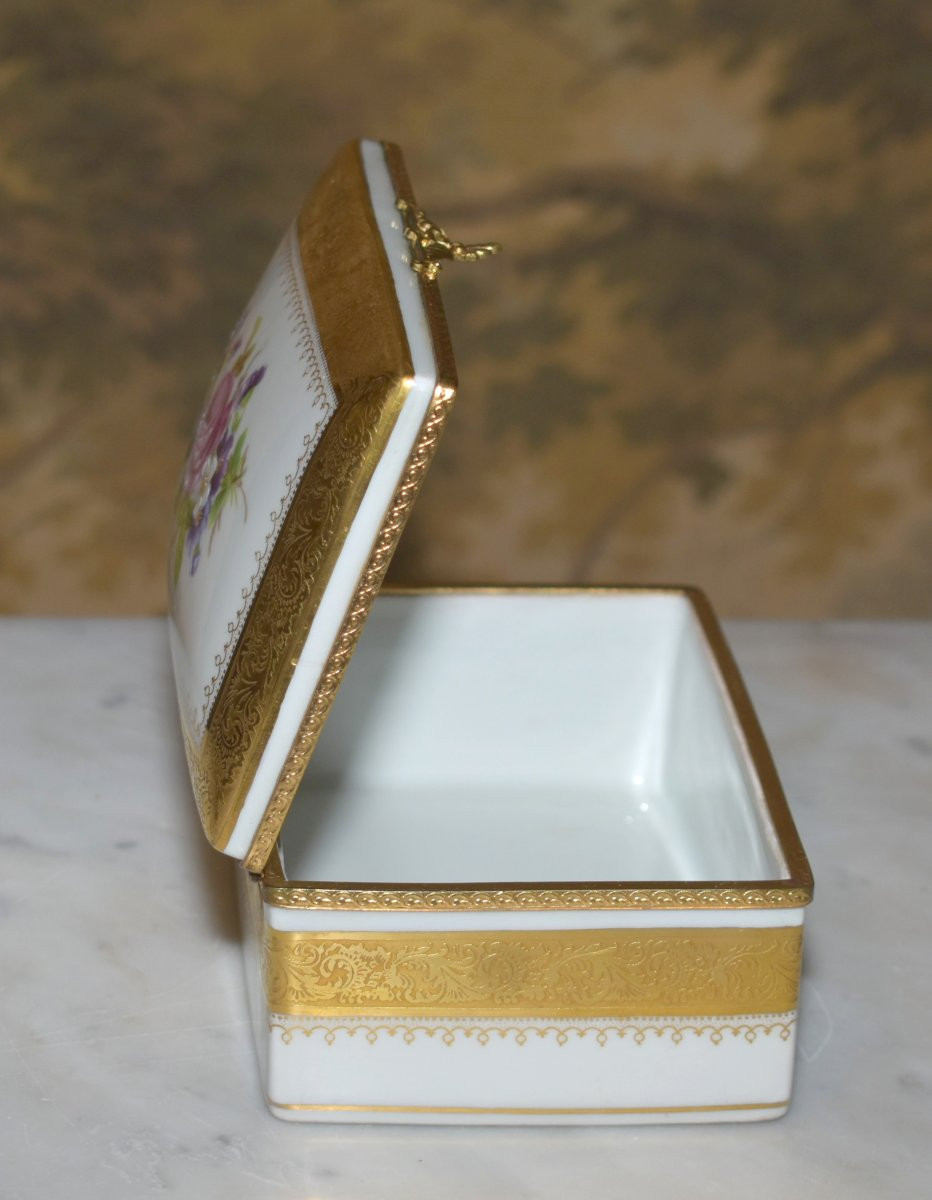 Limoges Porcelain Box With Double Gold Inlay, Bouquet Of Flowers, Box, Hand Painted.-photo-1