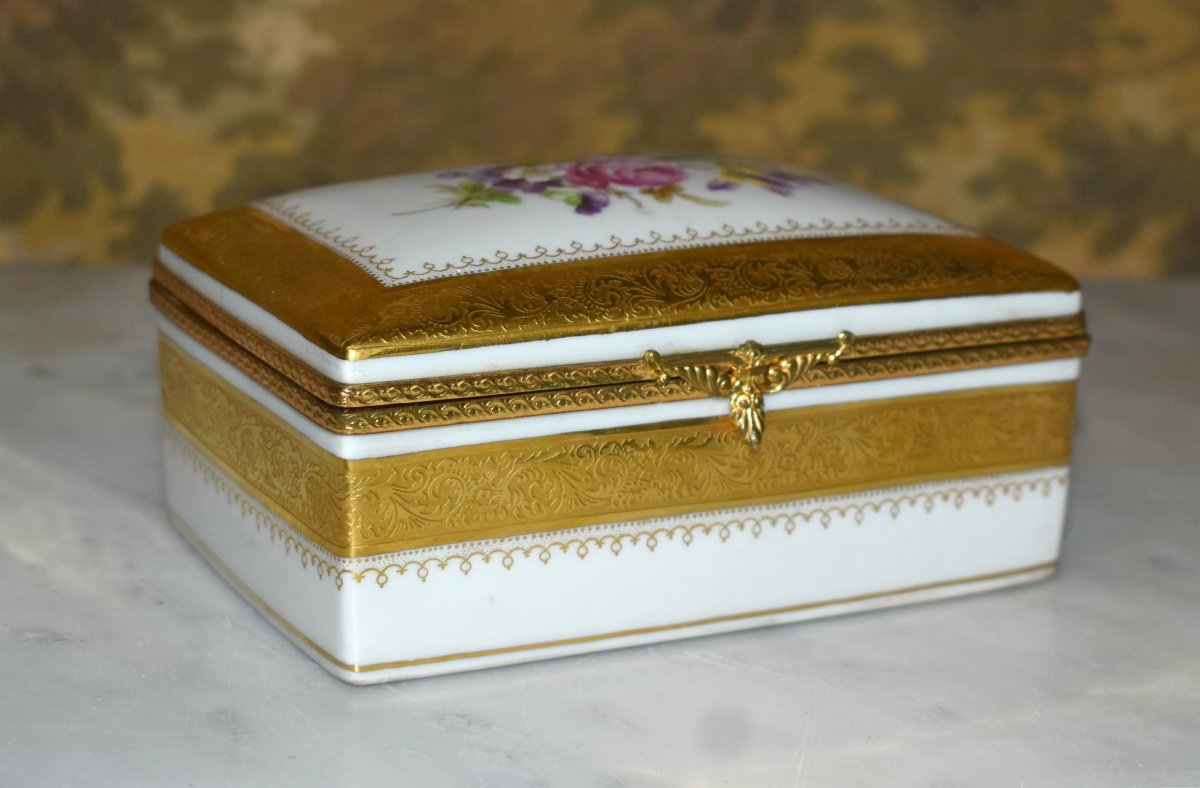 Limoges Porcelain Box With Double Gold Inlay, Bouquet Of Flowers, Box, Hand Painted.-photo-6