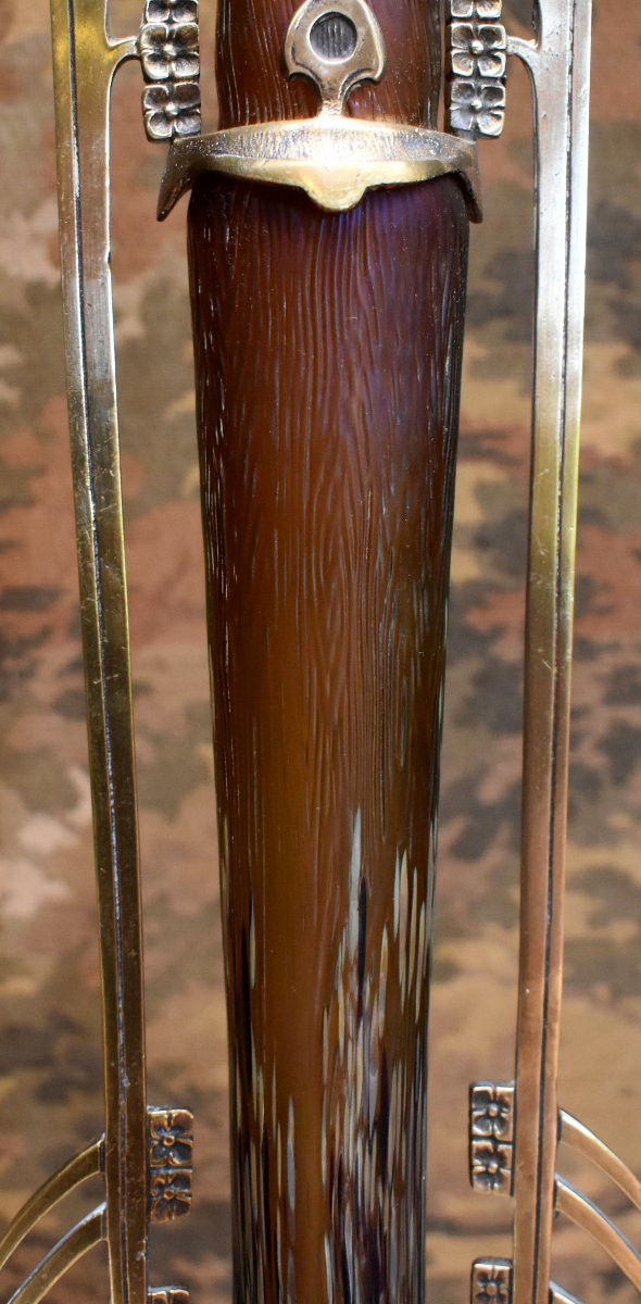 Paire de grands vases sur socle et armature bronze, verre irisé, attribué à Loetz, Bohême, 1900-photo-1