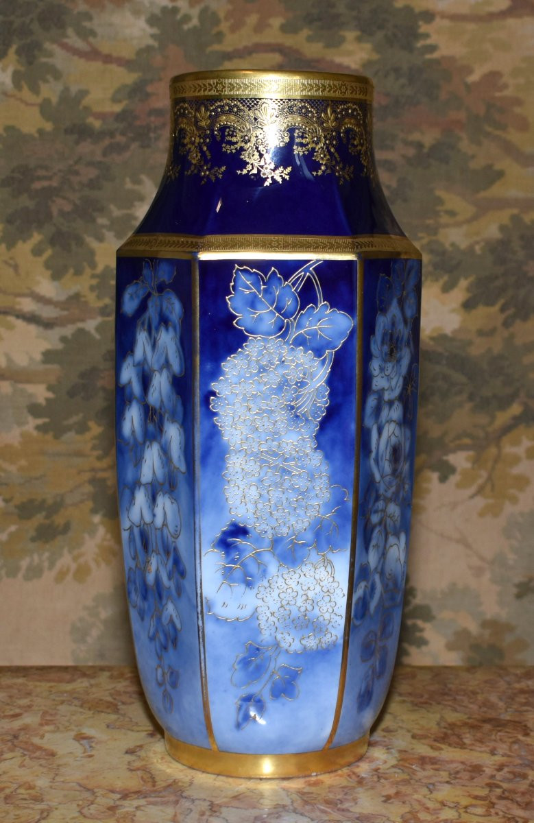 Vase en porcelaine de Limoges P. Pastaud, en camaieu de bleu et bleu de four, incrustation or, -photo-1