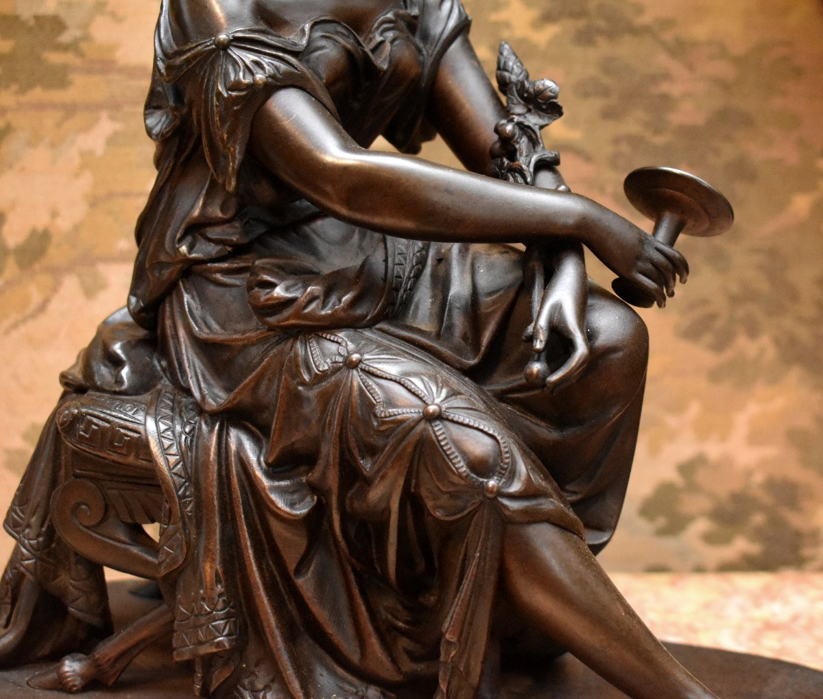 Bronze Subject, Seated And Draped Female Statue In Antique Style, 19th Century Brown Patina Sculpture-photo-6