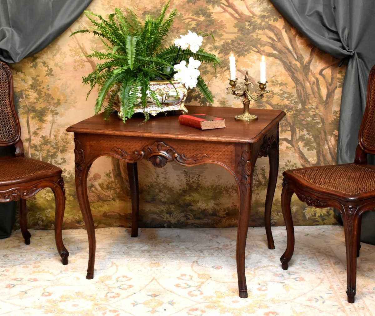 Regency - Louis XV Center Table In Waxed Oak, Rocaille And Quatrefoil, Mid-18th Century