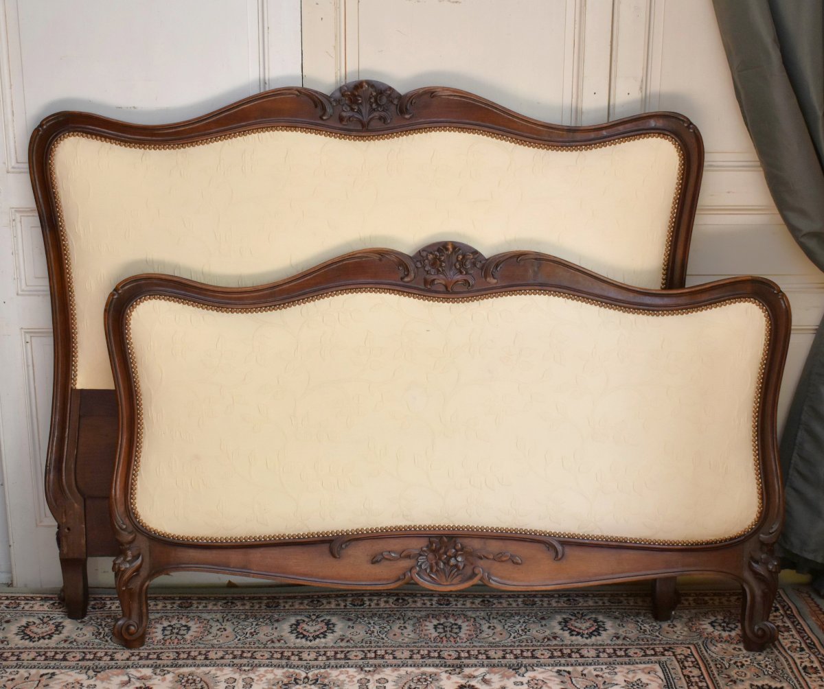 Louis XV Style Upholstered Bed, Natural Wood And Tufting, Reupholstered Fabric-photo-3
