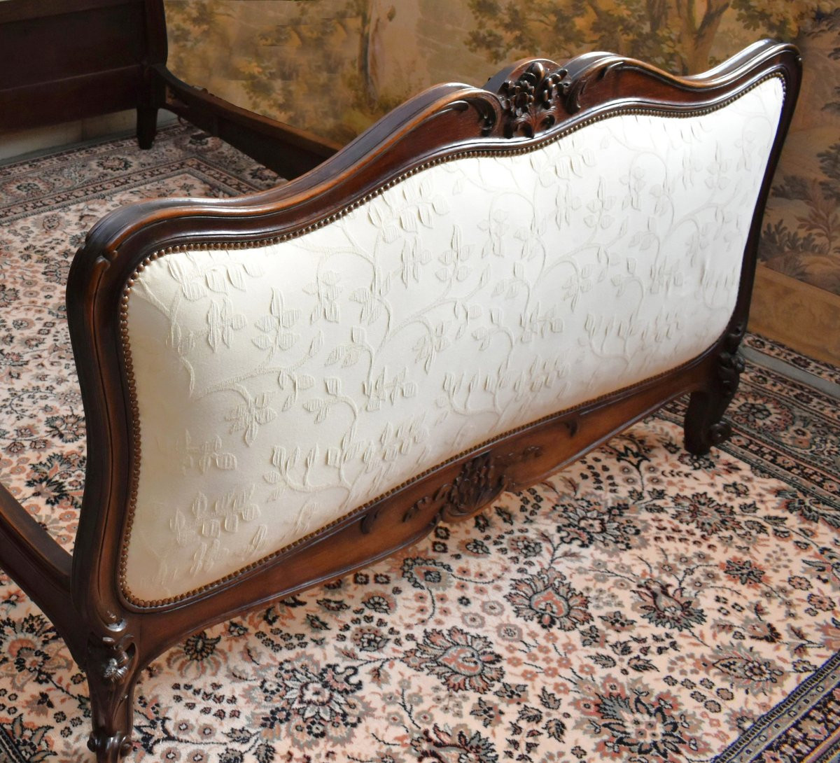 Louis XV Style Upholstered Bed, Natural Wood And Tufting, Reupholstered Fabric-photo-1