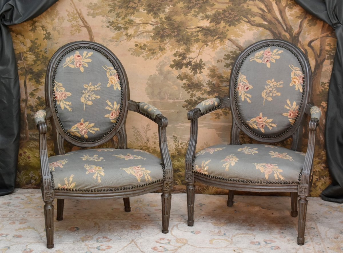 Pair Of Louis XVI Armchairs, Lacquered Wood, Cabriolet Style, 18th Century, Medallion Backs, 18th Century -photo-2