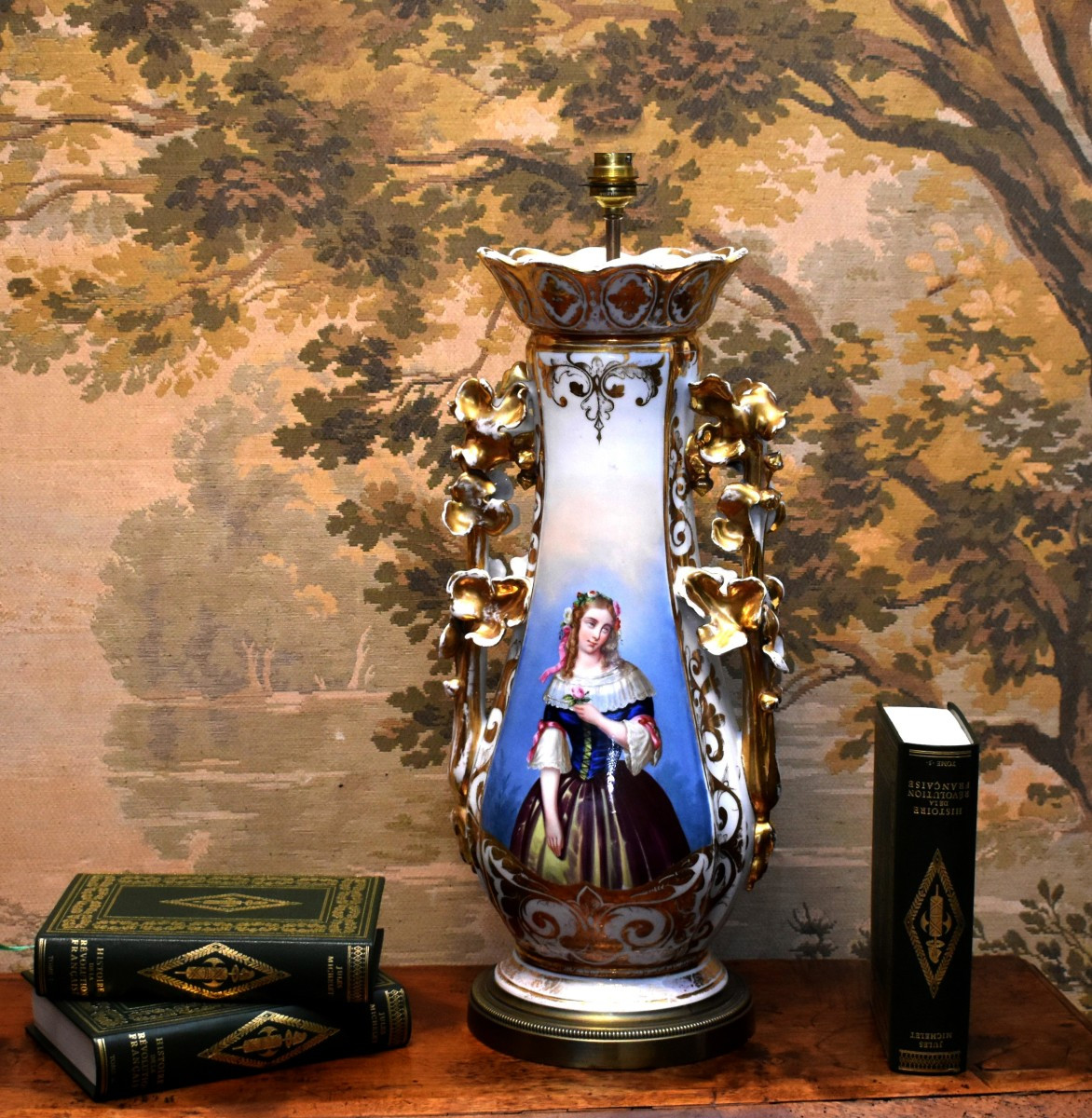 Grand Pied de Lampe en Porcelaine de Limoges ou Vieux Paris, décor peint à la main , XIXème . 