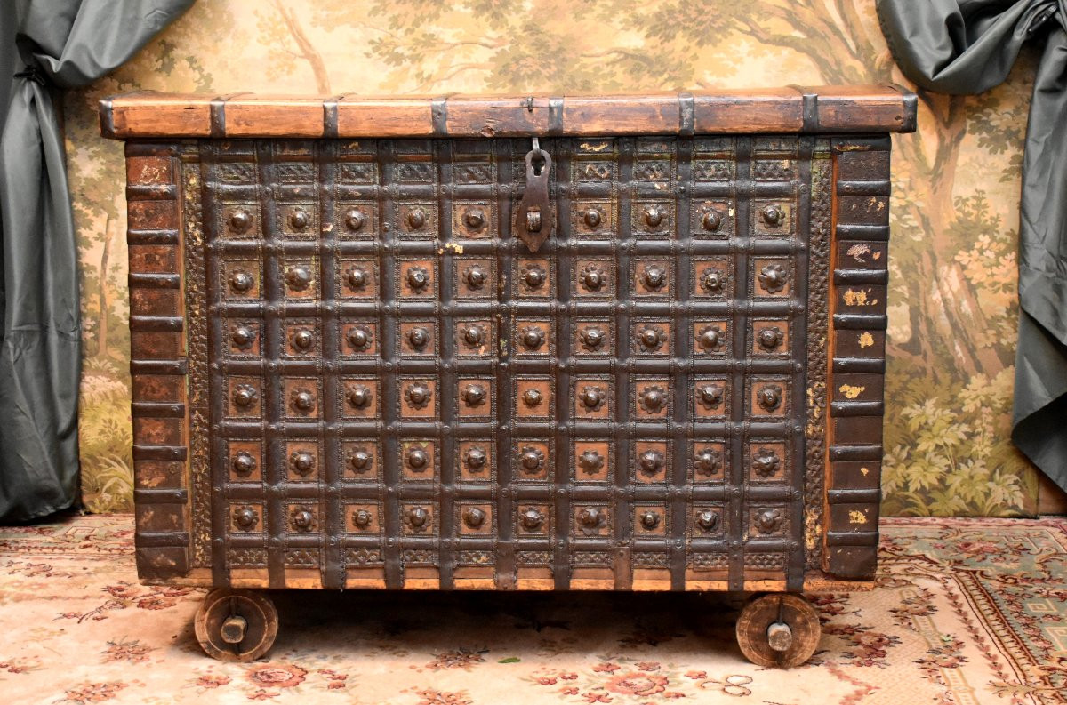 Large Iron-covered Chest, Rajasthan; Trunk On Four Wooden Wheels, India. 19th Century-photo-2