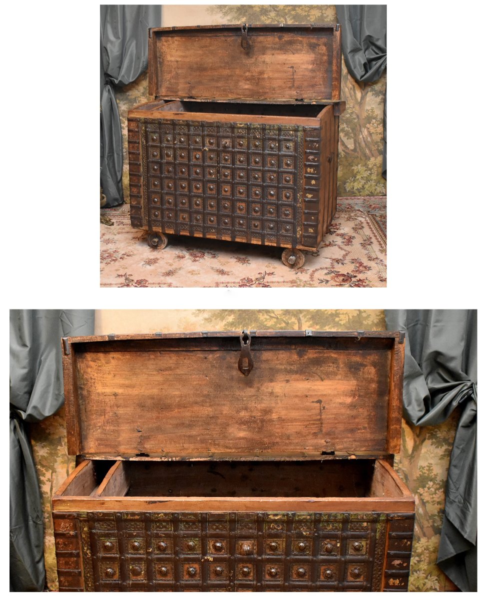 Large Iron-covered Chest, Rajasthan; Trunk On Four Wooden Wheels, India. 19th Century-photo-1