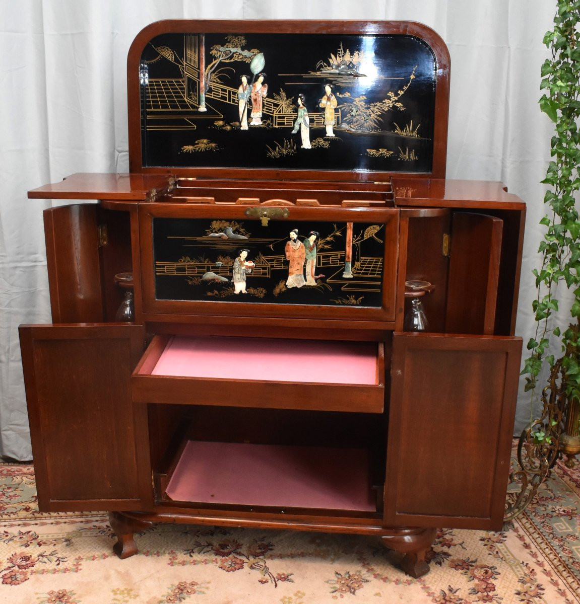 Bar Chinois , Décor De Personnages En Pierres Dures Et Laque De Chine, Scènes Animées, -photo-2