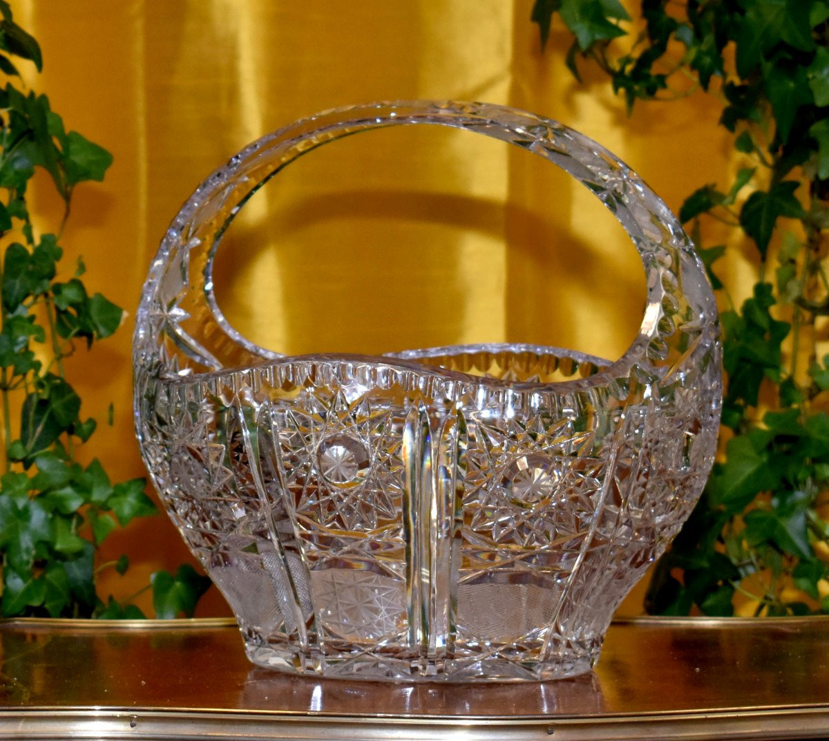 Grande coupe  en cristal taillé et ciselé , centre de table, vide poche ,  en forme de panier-photo-4